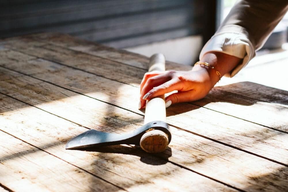 Na het bijl gooien geniet je van een hapje en drankje