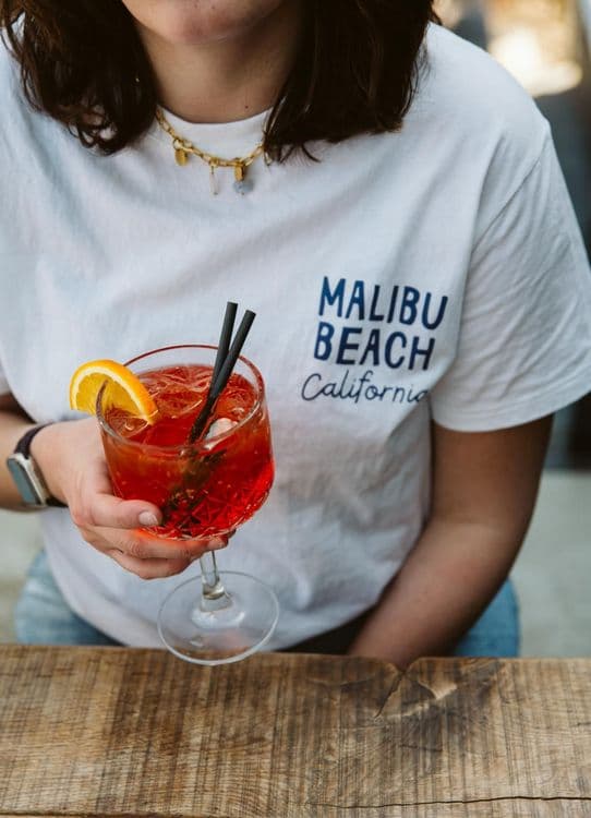 Kind geniet van een activiteit bij Klok'uus