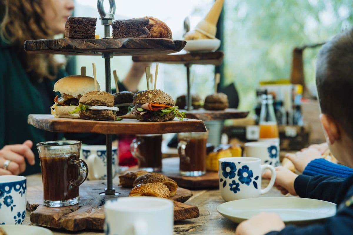 High-tea volwassene