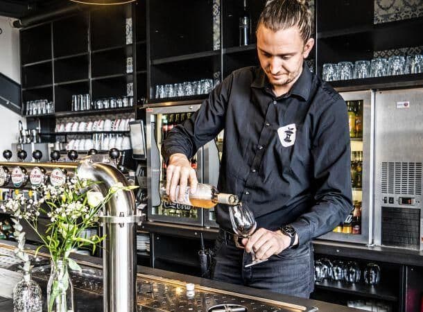 Laat je legitimatie zien